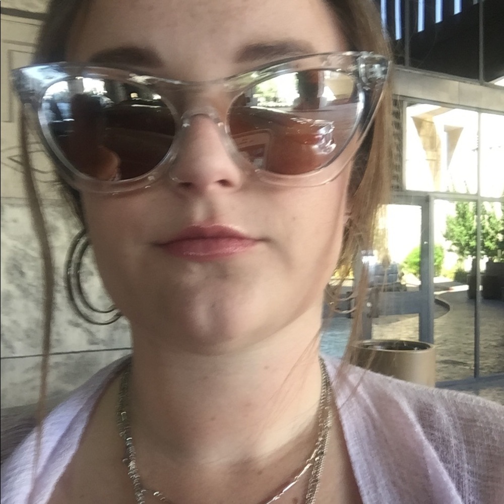Meet your Posher, Shea